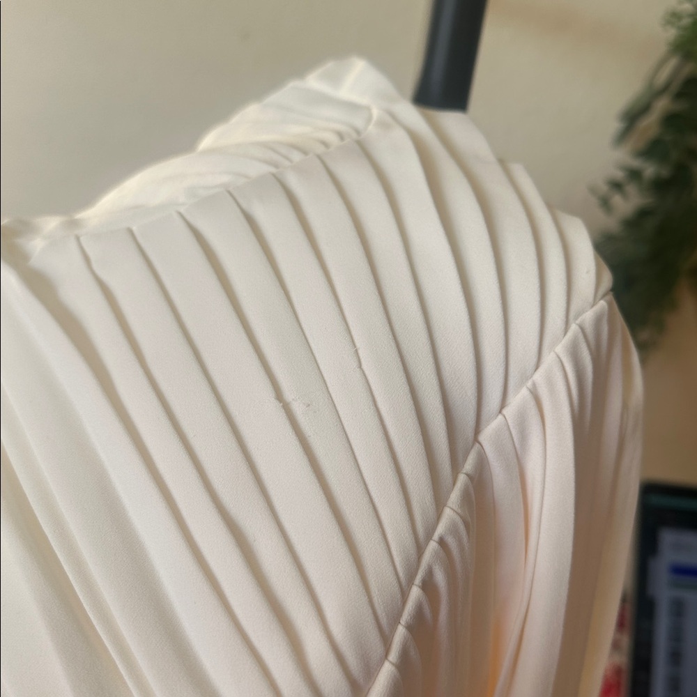 HOUSE OF CB 'Amorata'‎ Ivory Pleated Maxi Dress NWOT size XS D-DD - Picture 16 of 17